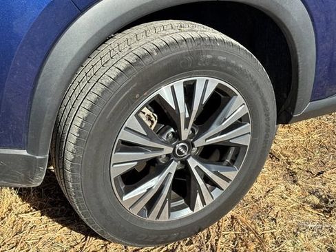 Used 2023 Nissan Rogue SV FWD image 4