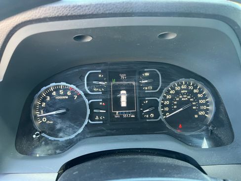 Used 2020 Toyota Tundra SR5 w/ SR5 Upgrade Package image 10