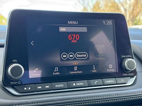 Used 2024 Nissan Rogue S image 18