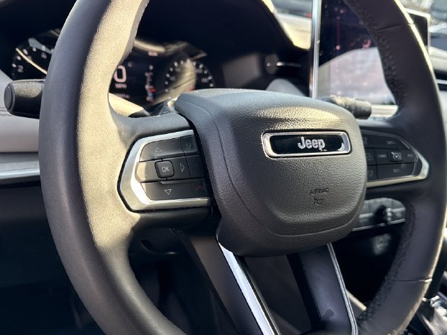 Used 2025 Jeep Compass Limited AWD/4WD image 15