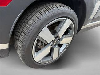 Used 2025 Hyundai Santa Fe Limited FWD video 3