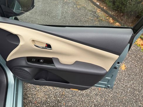 Used 2017 Toyota Prius Two image 27