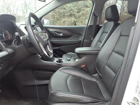 Used 2024 GMC Terrain SLT image 12