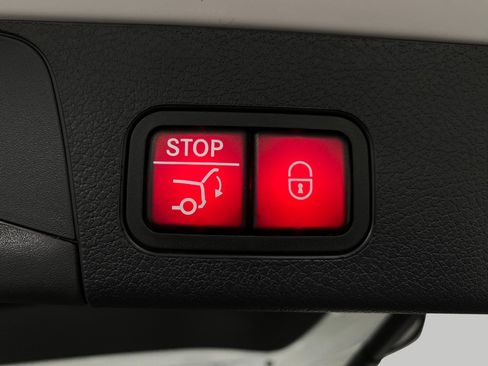 New 2026 Mercedes-Benz GLB 250 4MATIC image 6