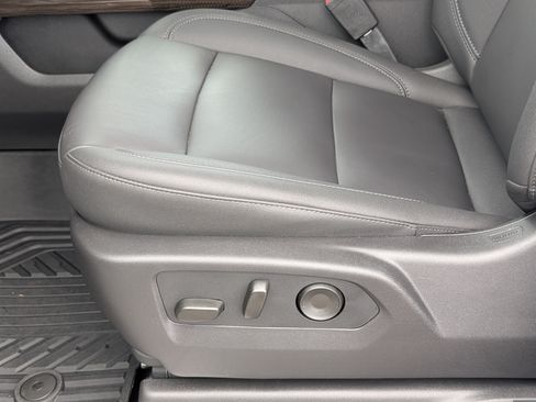 Used 2026 Chevrolet Silverado 1500 LT Trail Boss w/ Convenience Package II AWD/4WD image 14