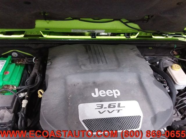 Used 2013 Jeep Wrangler Unlimited Sahara w/ Connectivity Group AWD/4WD image 9