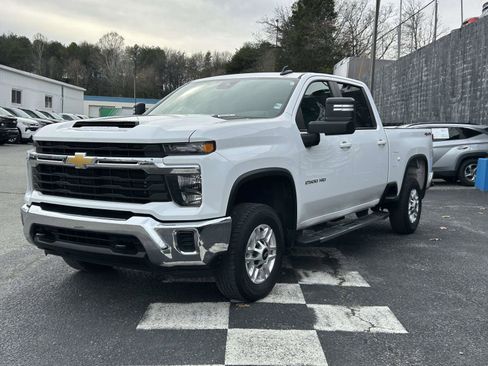 Used 2024 Chevrolet Silverado 2500 LT image 7