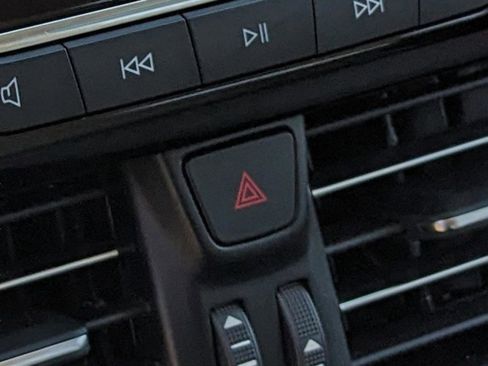 Used 2022 Ford Escape SE image 28