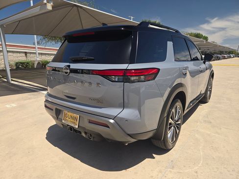 Certified 2026 Nissan Pathfinder Platinum AWD/4WD image 3