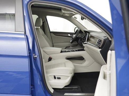 Used 2025 Volkswagen Atlas SEL image 19