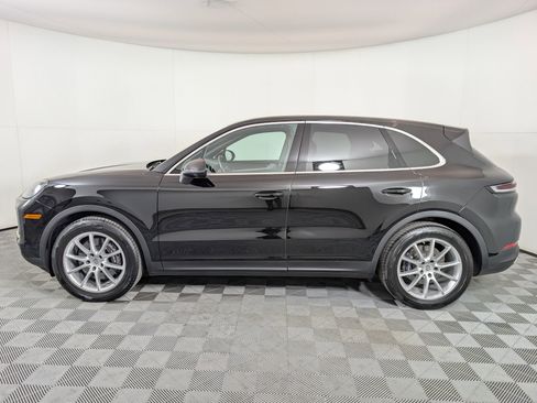 Used 2024 Porsche Cayenne image 2