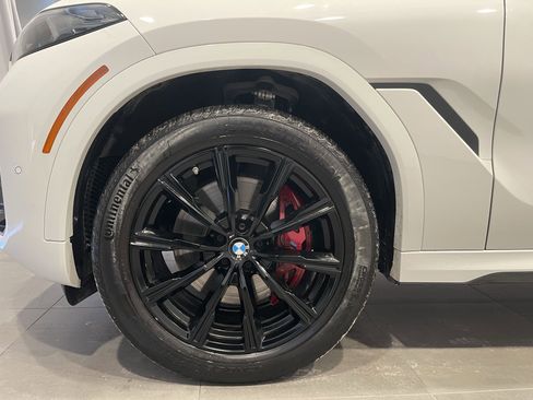 Used 2025 BMW X6 xDrive40i w/ Climate Comfort Package image 8
