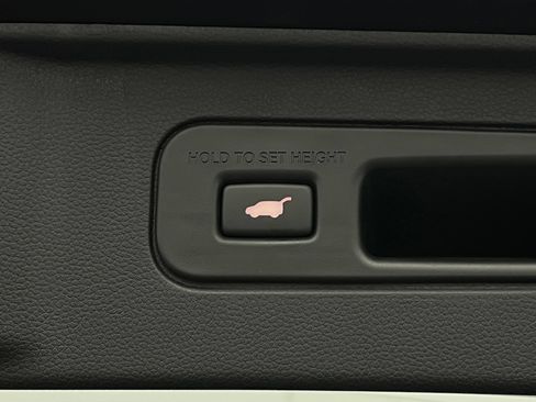 Used 2023 Honda Pilot Elite image 12