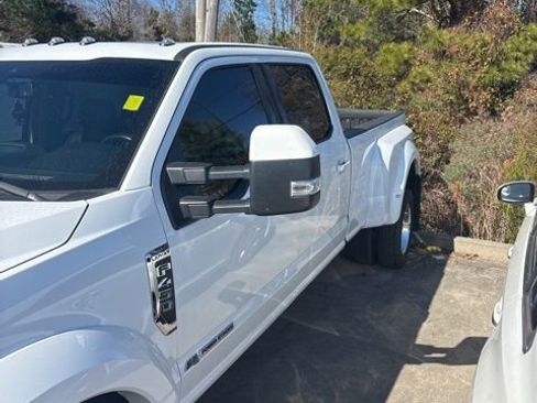 Used 2022 Ford F450 Lariat w/ Lariat Value Package image 9