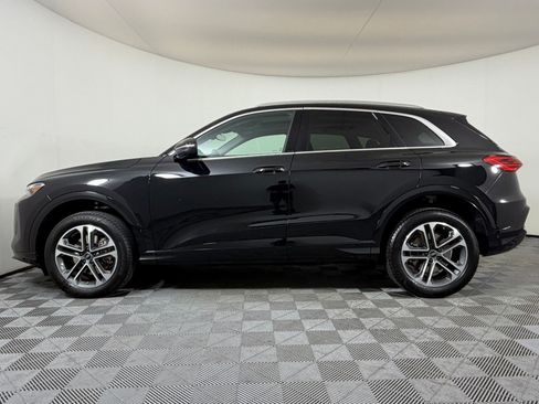 Certified 2025 Audi Q5 Premium w/ Convenience Package AWD/4WD image 2