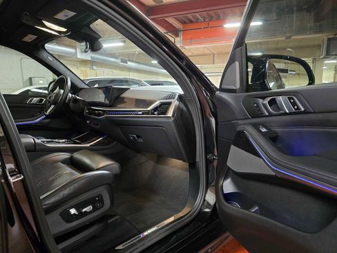 Used 2023 BMW X7 M60i w/ Climate Comfort Package image 13