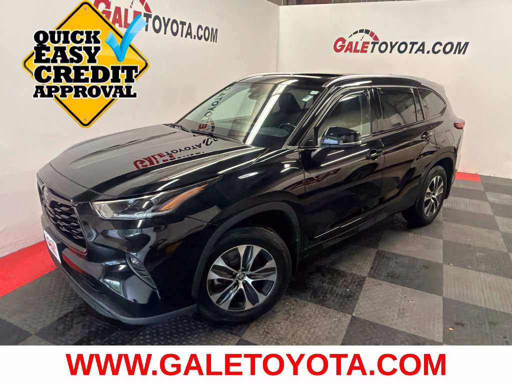Used 2021 Toyota Highlander XLE AWD/4WD image 1