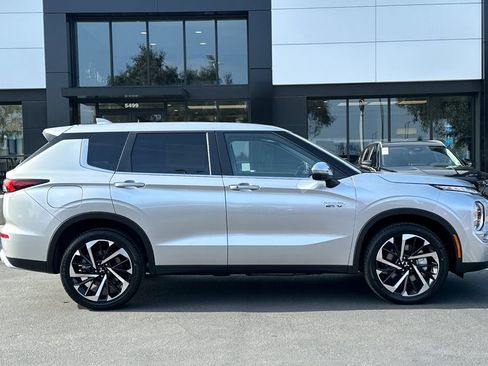 New 2025 Mitsubishi Outlander SE AWD/4WD image 4