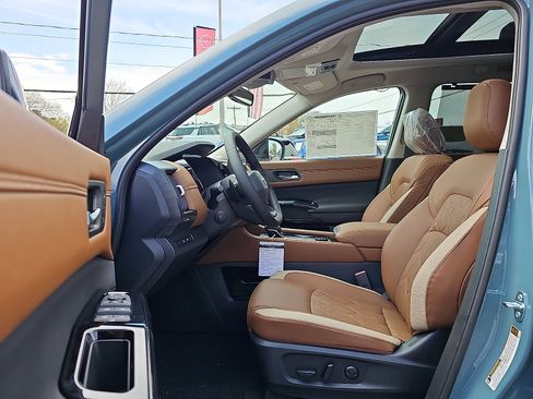 New 2026 Nissan Pathfinder Platinum AWD/4WD image 9