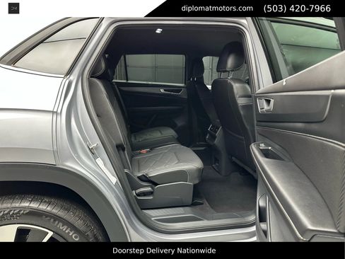 Used 2024 Volkswagen Atlas Cross Sport SE image 21