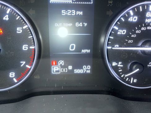 Used 2025 Subaru Crosstrek 2.0i Premium image 12