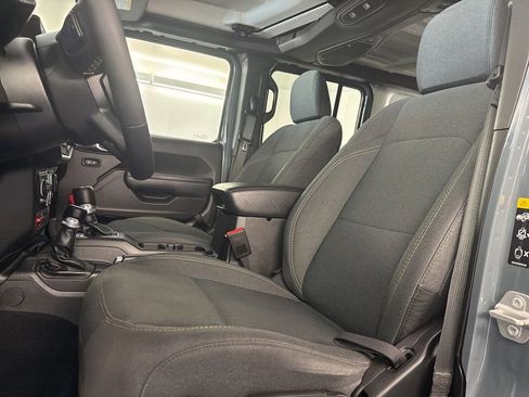 Used 2024 Jeep Wrangler Unlimited AWD/4WD image 18