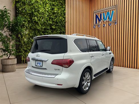 Used 2014 INFINITI QX80 4WD w/ Deluxe Touring Package image 31
