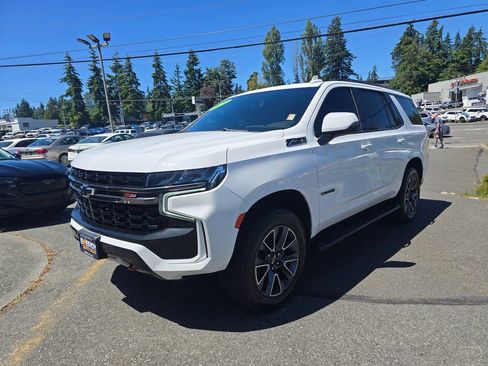 Used 2021 Chevrolet Tahoe Z71 w/ Luxury Package AWD/4WD image 3