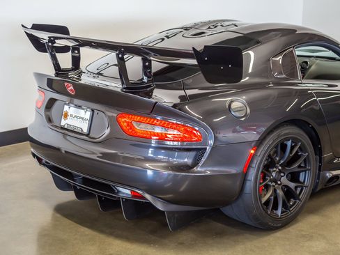 Used 2016 Dodge Viper ACR w/ Exterior Carbon Fiber Package RWD image 21