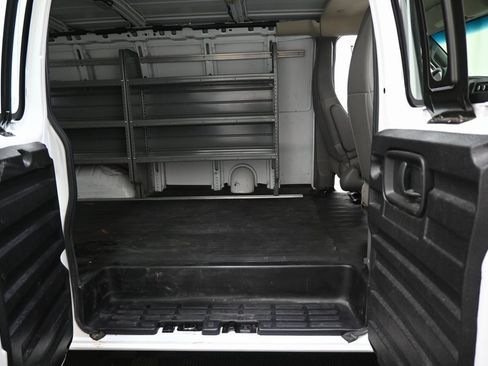 Used 2021 Chevrolet Express 2500 image 15