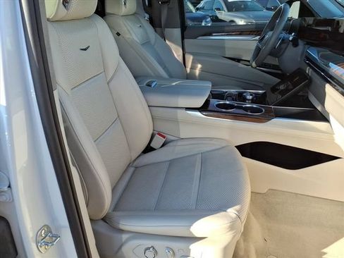 Used 2025 Cadillac Escalade Sport Platinum AWD/4WD image 27