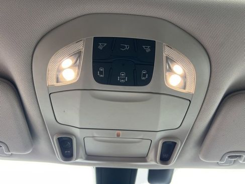 Used 2020 Chrysler Pacifica Limited image 37