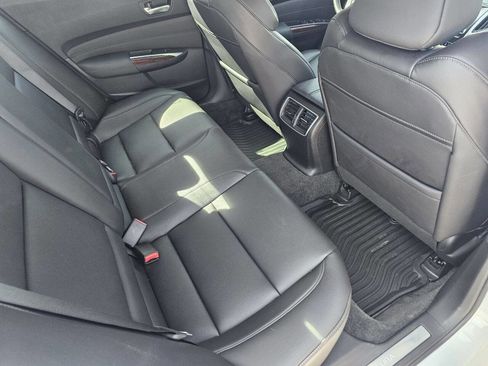 Used 2017 Acura TLX image 9