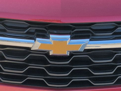 Used 2026 Chevrolet Trax LT w/ LT Convenience Package FWD image 5