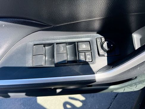 Used 2021 Toyota RAV4 XLE w/ Convenience Package FWD image 17