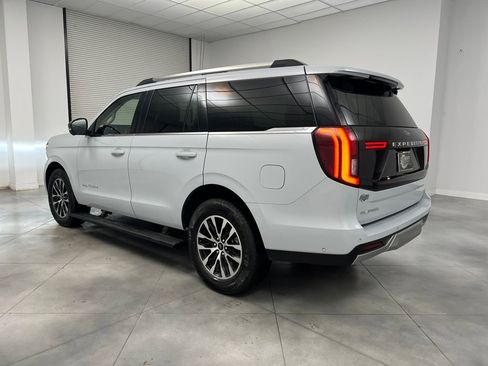 Used 2025 Ford Expedition Platinum image 5