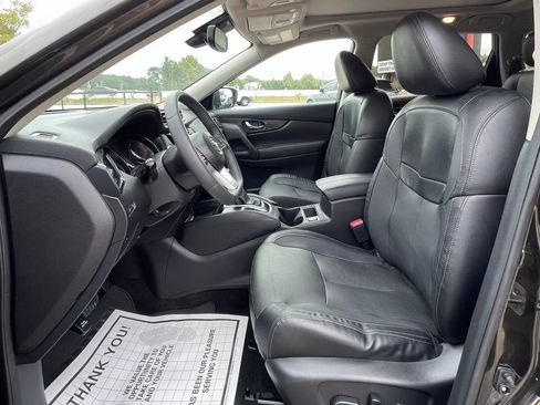 Used 2017 Nissan Rogue SL w/ SL Premium Package FWD image 16