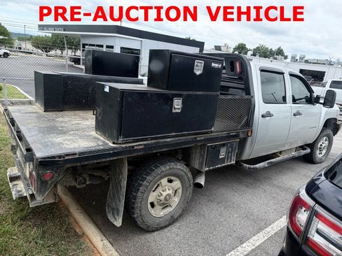 Used 2014 Chevrolet Silverado 3500 W/T AWD/4WD image 4