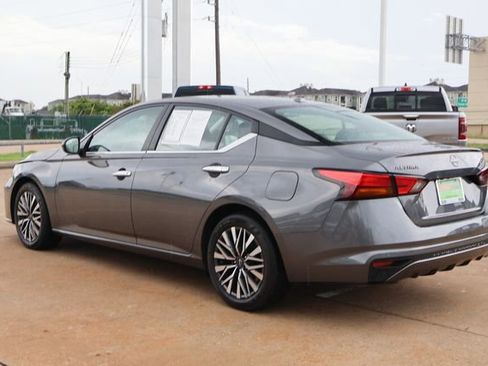 Used 2025 Nissan Altima 2.5 SV FWD image 4