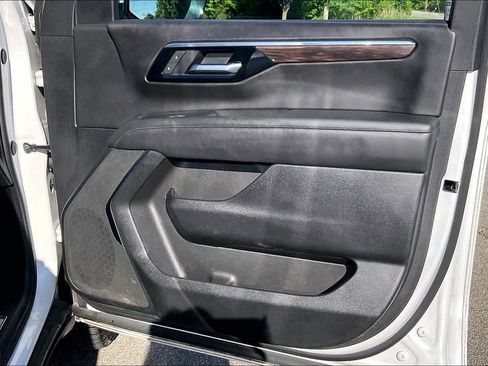 Used 2025 Chevrolet Tahoe Z71 AWD/4WD image 23
