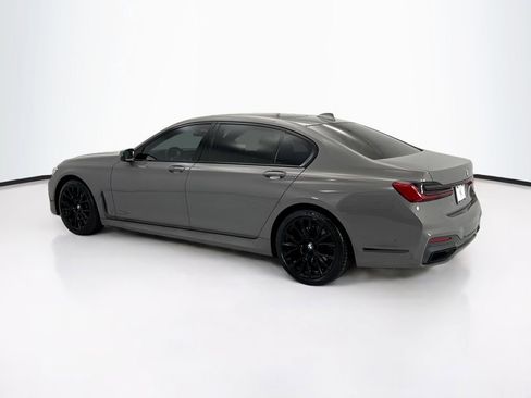 Used 2022 BMW 740i w/ M Sport Package RWD image 7