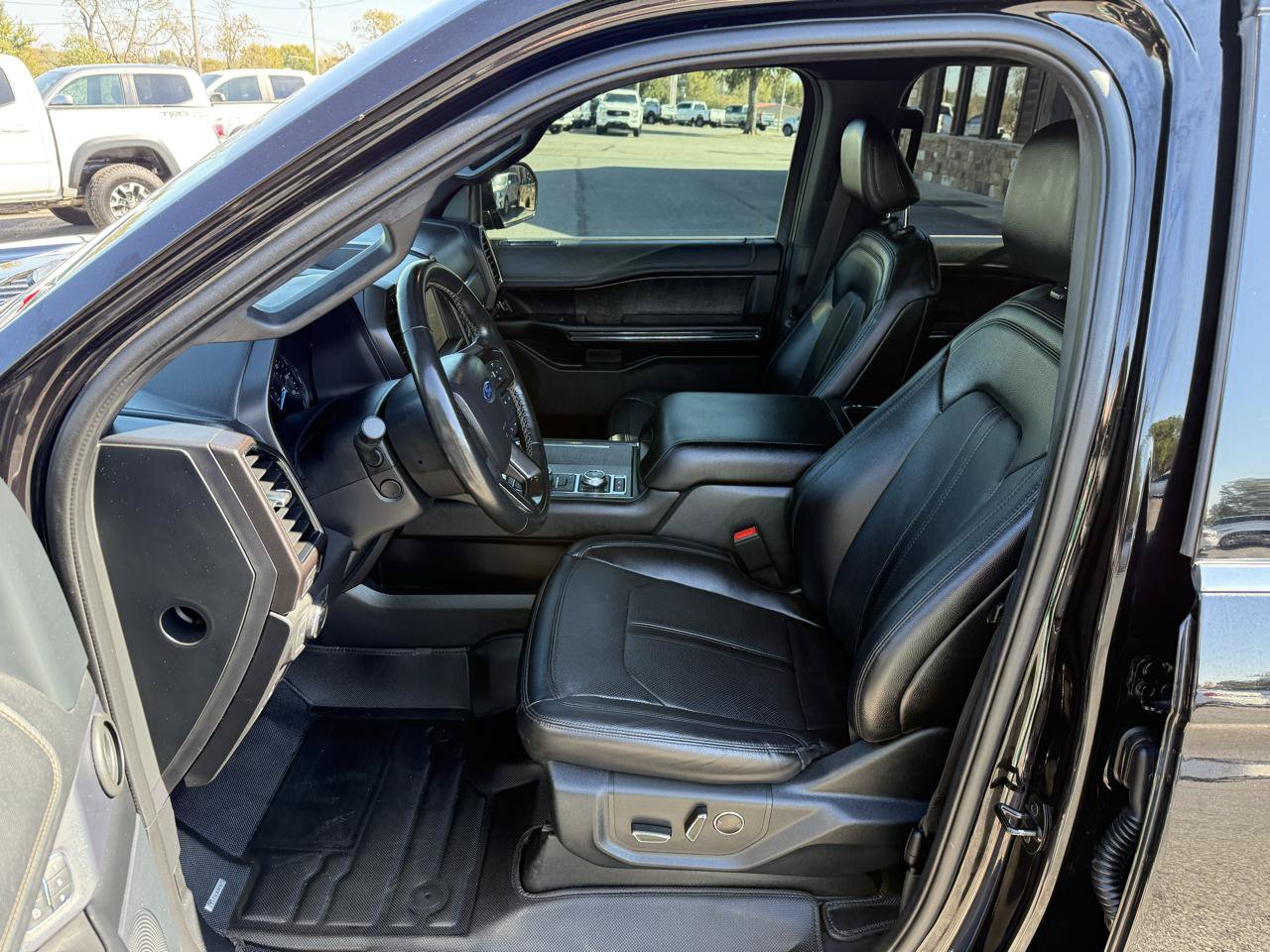 Used 2021 Ford Expedition Limited AWD/4WD image 11