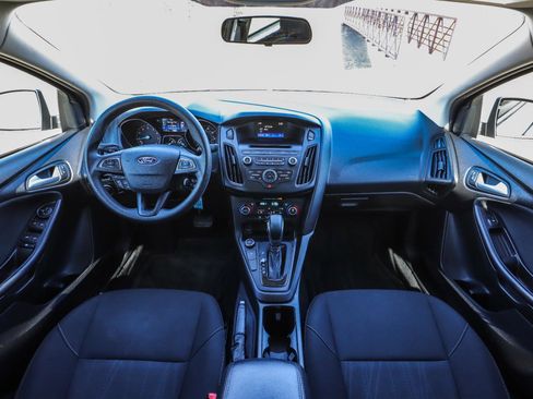 Used 2017 Ford Focus SE image 2