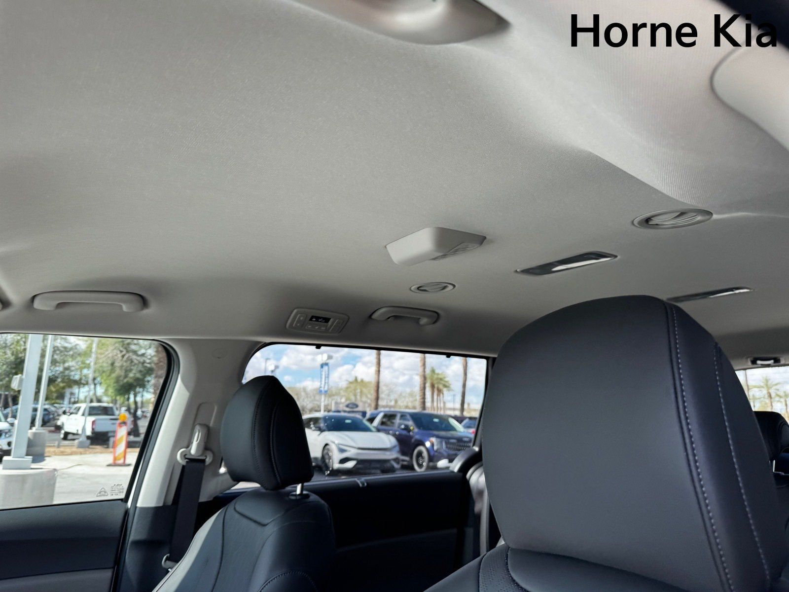 New 2026 Kia Carnival EX FWD image 17