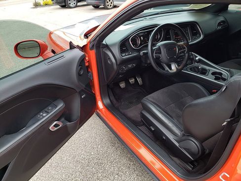 Used 2016 Dodge Challenger R/T Scat Pack w/ Leather Interior Group image 9