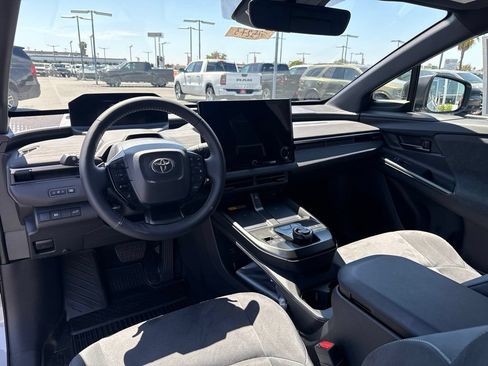 Used 2026 Toyota C-HR AWD/4WD image 17