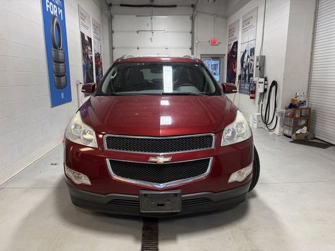 Used 2011 Chevrolet Traverse LT w/ Personal Connectivity Package image 2