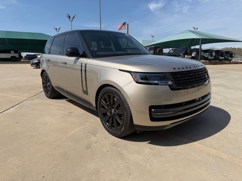 Certified 2025 Land Rover Range Rover SE image 8