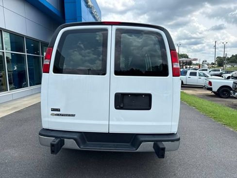 Used 2025 Chevrolet Express 2500 w/ Driver Convenience Package RWD image 5