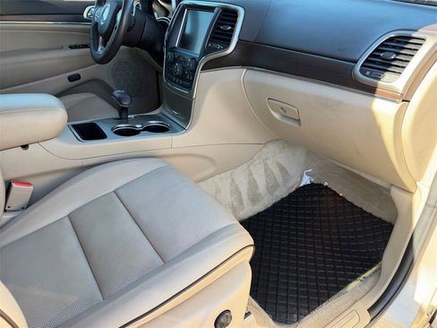 Used 2015 Jeep Grand Cherokee Overland image 12